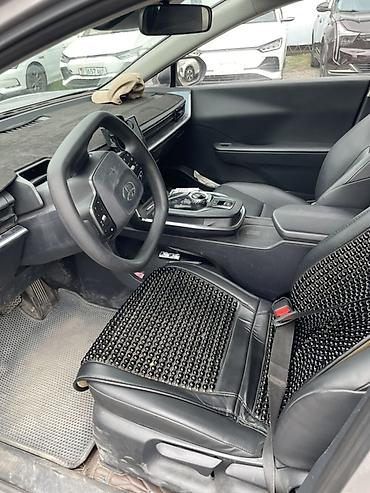byd e9 1: Toyota bZ3: 2023 г., Электромобиль, Седан — 6