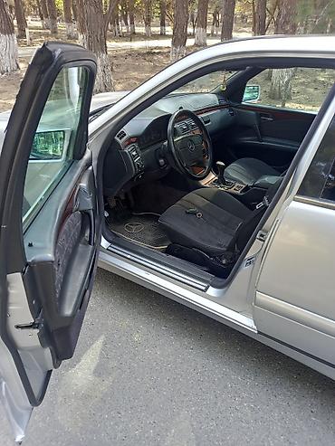 Mercedes-Benz: Mercedes-Benz E-Class: 2 l | 1997 il Sedan — 6