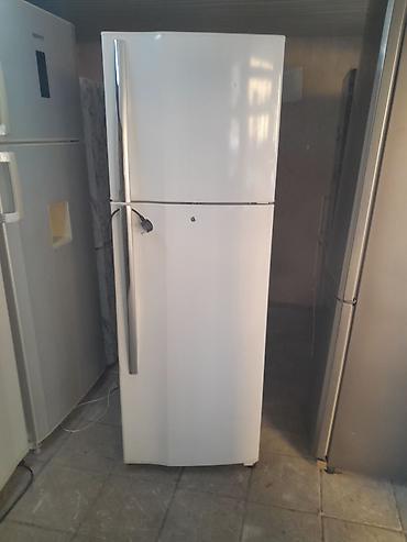 Soyuducular: İşlənmiş 2 qapılı Toshiba Soyuducu Satılır, rəng - Ağ, Təkərli — 1
