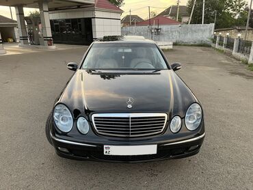 Mercedes-Benz: Mercedes-Benz E 240: 2.6 l | 2004 il Sedan — 3