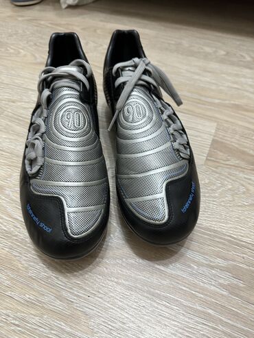 Кроссовки и спортивная обувь: Футбольная обувь, 45 размер Nike из Италии, новые