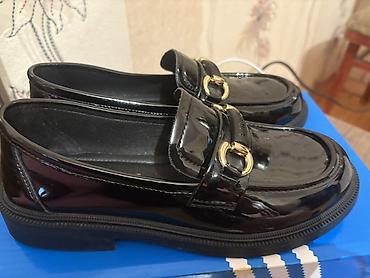 Qadın ayaqqabıları: Qadın üçün klassik laklı loafer ayaqqabılar - Brend: Youma - Rəng — 1