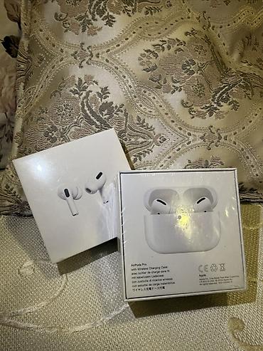 sur mikrofon: Apple AirPods (şəkillərdə Pro və 3‑cü nəsil modelləri) Xüsusiyyətlər — 1