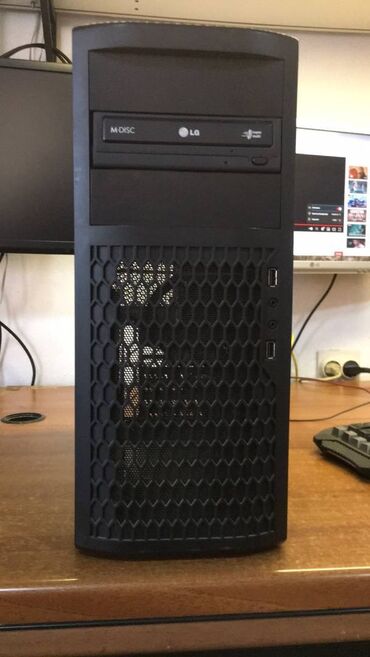 Desktop računari i radne stanice: Desktop lep i stabilan amd masina 100% ispravan procesor amd sempron — 3