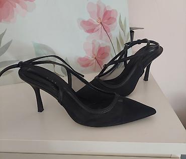 cipele za ples: Crne elegantne salonke sa tankom štiklom i kaišićima oko zgloba. - — 5