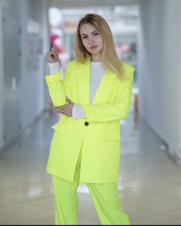 бежевый пиджак женский: Брючный костюм, Клеш, Пиджак, Made in KG, Полиэстер