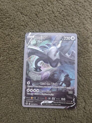 Kolleksiya kartları: Lugia V Pokemon kartı. Bu kart, həm kolleksiya dəyəri, həm də oyun