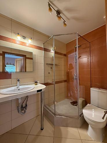 Долгосрочная аренда домов: 175 м², 5 комнат, Кондиционер, Забор, огорожен, Парковка — 22