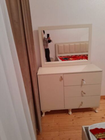 Uzunmüddətli kirayə mənzillər: Həzi aslanov metrosu,Cavanşir küçəsi,Araz marketin yanı,9 — 14