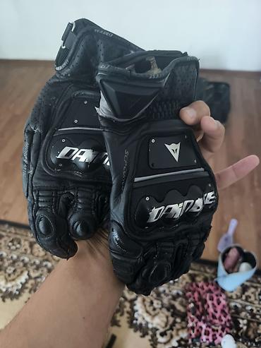 Мотокомплект экипировки 1) Перчатки Dainese (спортивные, длинные) -