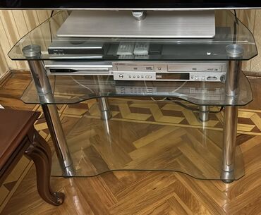 телефон флай 141 тв: Yeni, Düz TV altlığı, Polkalı, Şüşəli