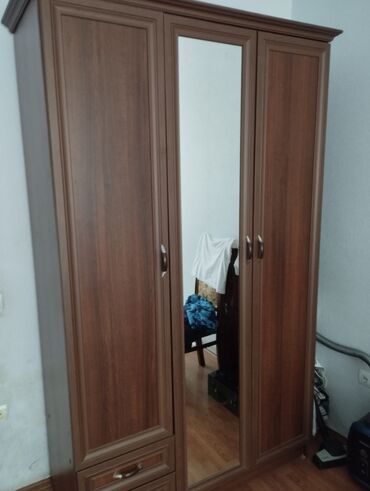 Mətbəx mebeli: İşlənmiş, 3 qapılı Qarderob, paltar dolabı
