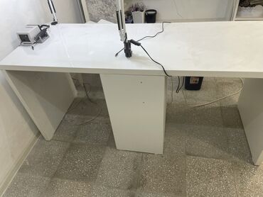 прокат стола: Срочно продается оборудование для салона красоты. Маникюрный стол на
