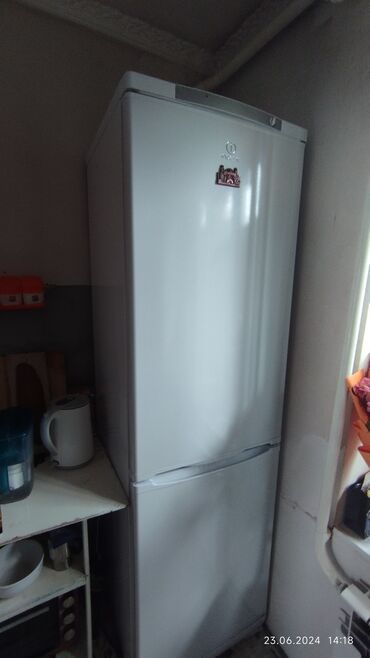 куплю холодильник: Холодильник Indesit, Б/у, Side-By-Side (двухдверный), 60 * 200 * 60