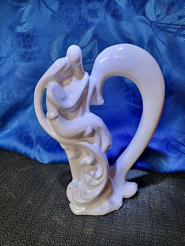 Figura nova,vintaz ljubavnog para porcelanska,Nemacka. Porcelanska