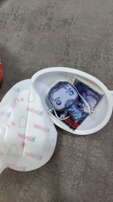 Heykəlciklər: Kinder Surprise “Stranger Things” kolleksiya fiqurları seti. Məzmun — 2