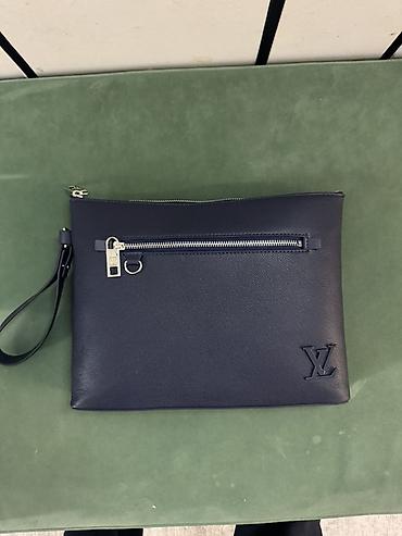 Клатчи: Портфель-клатч Louis Vuitton из натуральной зернистой кожи, цвет — 1