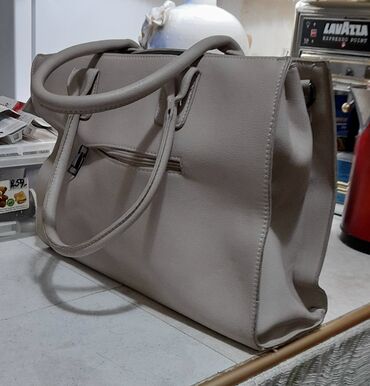 Torbe: T A Š N E 👜 👝 👝 Veliki izbor tasni od manjih do velikih Nike velika — 19