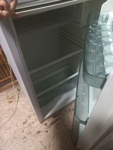 Холодильники: Холодильник Б/у, Минихолодильник, De frost (капельный), 49 * 82 *