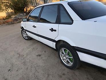 Volkswagen: Volkswagen Passat: 1990 г., Седан — 3