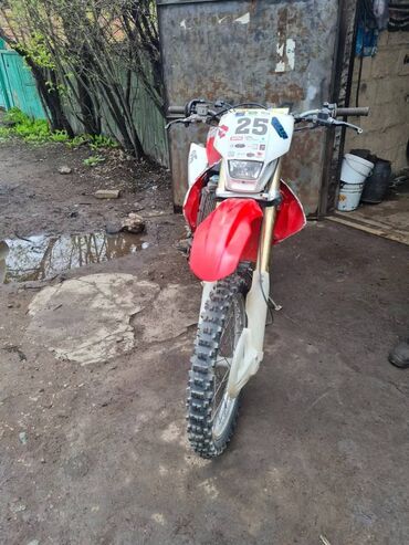 Honda CRF250X год 2007 со стартером. в хорошем рабочем состоянии все