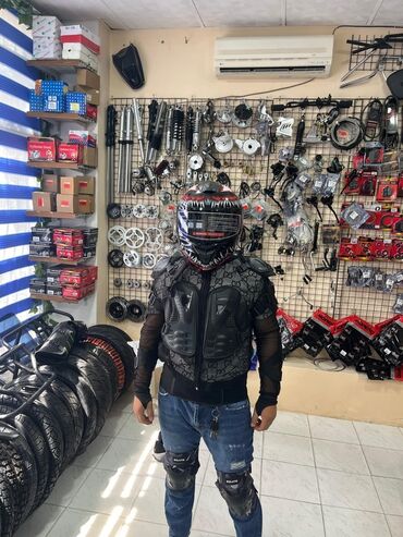 3 kameralı videoregistrator: 🏍️ Motosiklet qoruyucu geyim dəsti satılır! Tam set — şəkildə
