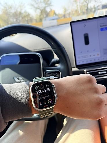 google pixel watch 2: Apple Watch Ultra (49 мм), титановый корпус, оливковый спортивный — 1