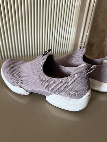 ax 35: Skechers qadın slip-on idman ayaqqabısı - Model: Skechers slip-on — 1