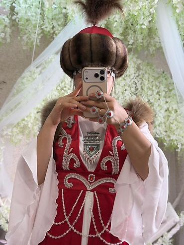кечки кызыл: Улуттук кийим, Аял — 2