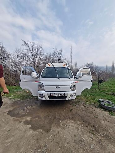 ix 25: Hyundai Porter (Porter II) — компактный грузовой автомобиль белого — 2