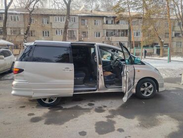 эстима кузов: Минивэн Toyota Estima с правым рулем, представленный в серебристом