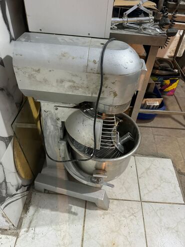 sinbo mixer: Ela veziyetde. Profesional 10-15 kg xemir ucun. (Mikser nasadkalari