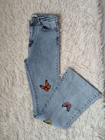 farmerke marka filip jeans broj pamuk likra: Farmerke sa detaljima leptirića. U struku uske, pri dnu se šire