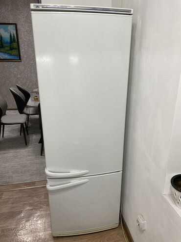 витриные холодильник: Холодильник Atlant, Б/у, Двухкамерный, 175 *