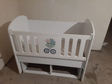 Beşiklər: Oğlan və qız üçün, İşlənmiş, Dördbucaq, Beşik, Dəstsiz, Yellənmə mexanizm ilə — 6