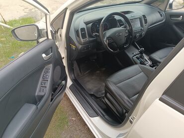 Kia: Kia K3: 1.6 l | 2017 il Sedan — 15