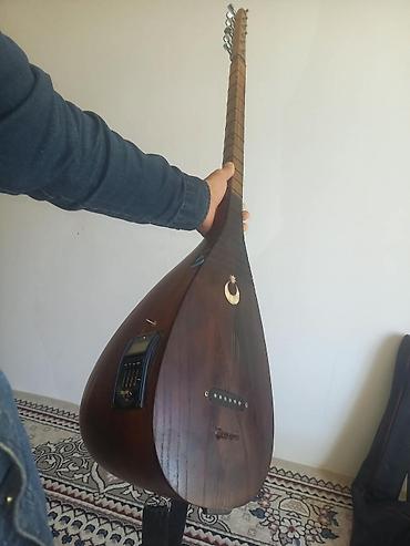 korq pa 80: Milli saz satılır. Alət ənənəvi saz formasında hazırlanıb, tünd — 3