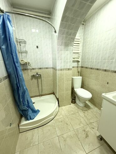 Долгосрочная аренда домов: 200 м², 7 комнат, Видеонаблюдение, Забор, огорожен, Парковка at lalafo.kg — 28 Долгосрочная аренда домов: 200 м², 7 комнат, Видеонаблюдение, Забор, огорожен, Парковка — 28