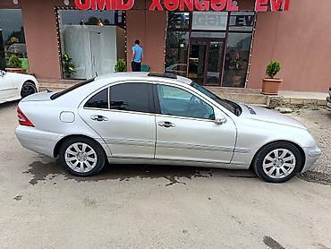 hyundai elantra 2016: Mercedes-Benz C-Class: 2.6 l | 2002 il Sedan — 3