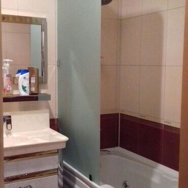 Duş kabinaları, arakəsmələr: Yeni Arakəsmə, Düzbucaqlı, Pulsuz çatdırılma — 21