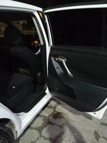центр замок машина: Toyota Verso: 2011 г., 1.8 л, Вариатор, Бензин, Хетчбек