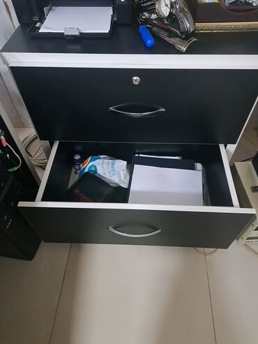 Ofis masaları: Ofis dəsti mebeli satılır. 650 azn Real alıcıya endirim olacaq. Ofis — 5