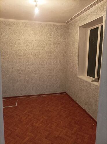 Долгосрочная аренда квартир: 40 м², 4 комнаты, Забор, огорожен