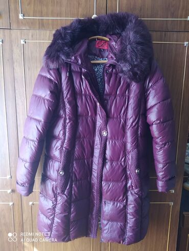 Куртки: Продается зимняя куртка цвет бордо 50-52 р-р.Отличное состояние.6000