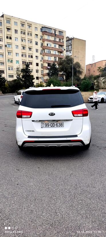 Kia: Kia Carnival (ağ rəng, miniven) - Geniş 9 yerlik salon, ailə və uzun — 4