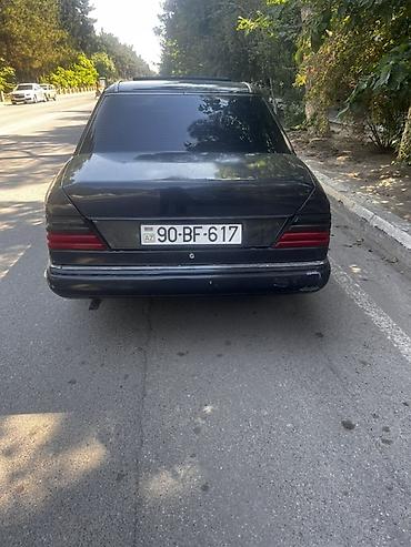 niva kuza: Mercedes-Benz E-Class W124 sedan - Korpus: 4 qapılı sedan, qara rəng — 1