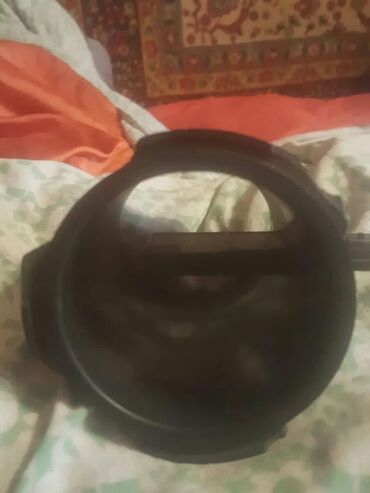 Другие детали для мотора: Нижняя подушка двигателя.Черный кронштейн из металла с креплением и — 19