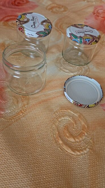 Balonlar, bankalar: Təcili. Yaxşı veziyyetde 330 qramlıq bankalar satılır.Bir bankanın — 8