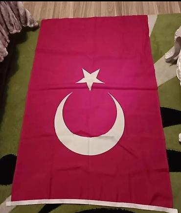 bayraq şekilleri: Türk bayrağı – parlaq qırmızı fon üzərində ağ aypara və ulduz təsviri — 1