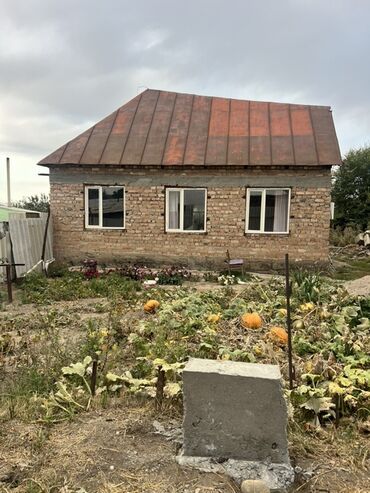продаю дом дёшево: Продаётся кирпичный 4-х ком: дом с подвалом, центральным канализации